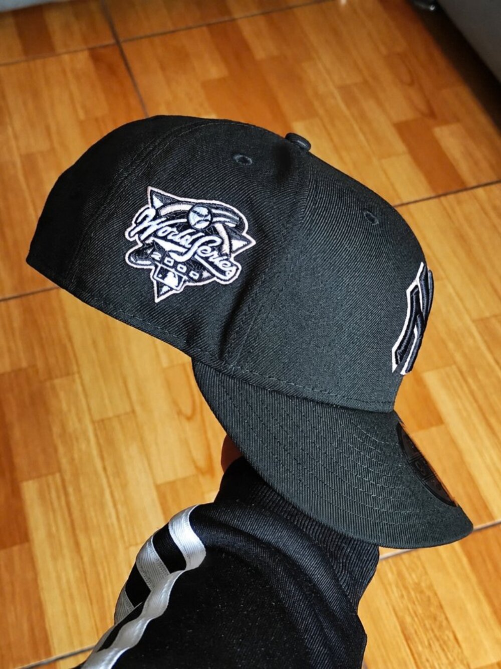 NWT New Era Black Fitted Hat White Logo Side Patch Cap - Picture 7 of 8